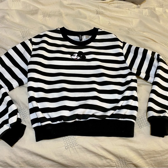 Cropped H&M Mickey Mouse (Disney) Sweatshirt - Picture 4 of 4